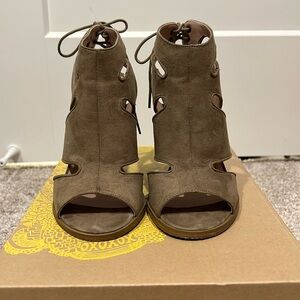 Mix No. 6 block heels size 5.5